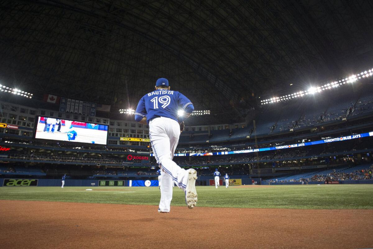 Here's how the MLB decides whether or not to open the Rogers Centre roof in  Toronto