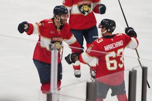 Marchand scores game-winner as Panthers beat Flyers 2-1