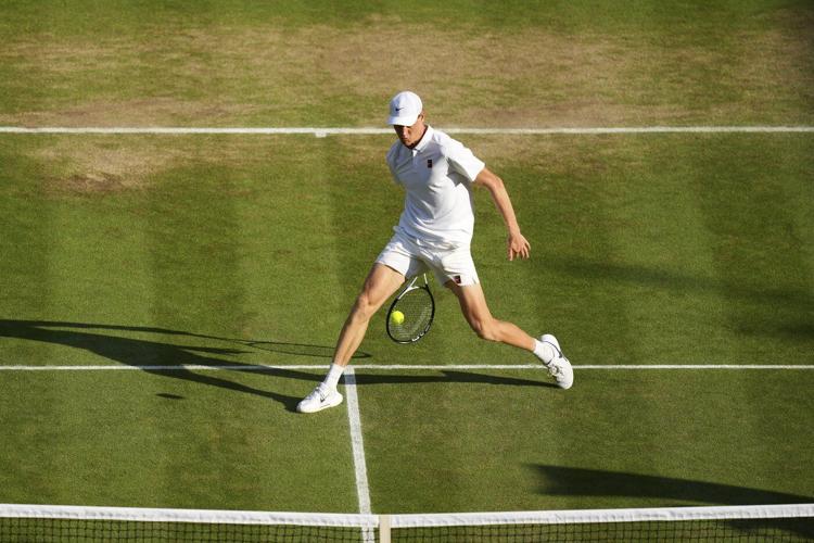 Jannik Sinner beats 2-time defending champion Carlos Alcaraz to win his first Wimbledon title