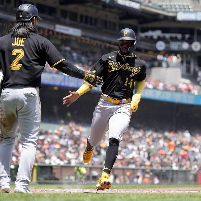 Reynolds' 3 RBIs, great catch lead Pirates over Giants 9-4, back over .500