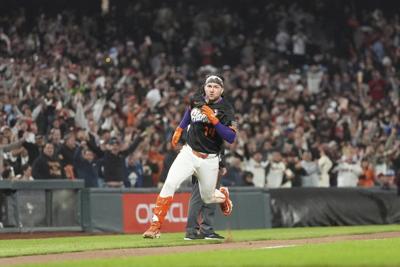 Giants catcher Bailey makes history with game-ending, inside-the-park home run
