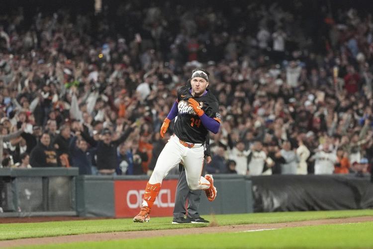 Giants catcher Bailey makes history with game-ending, inside-the-park home run