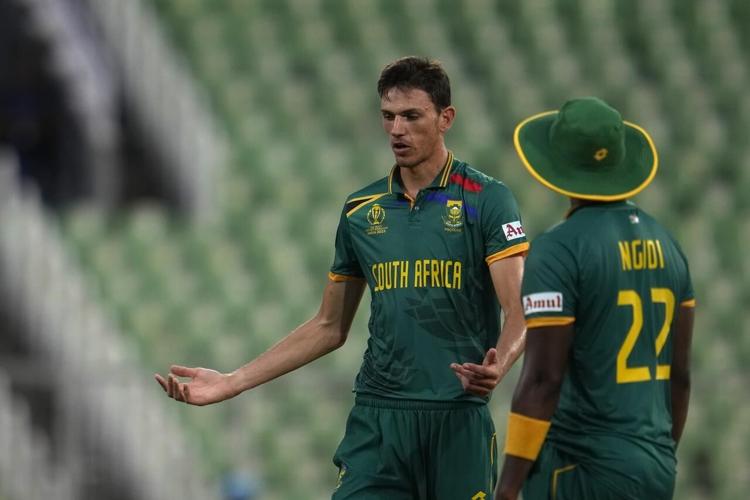 South African flag may be taken down at rugby & cricket World Cups for