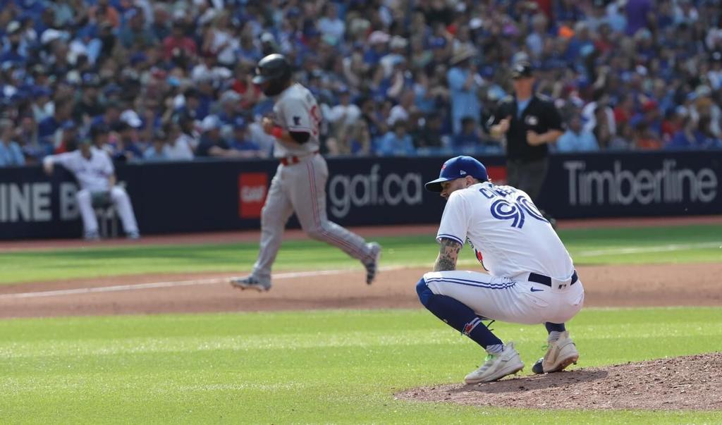 Dazed and defeated Blue Jays Alek Manoah struggles in yet another loss