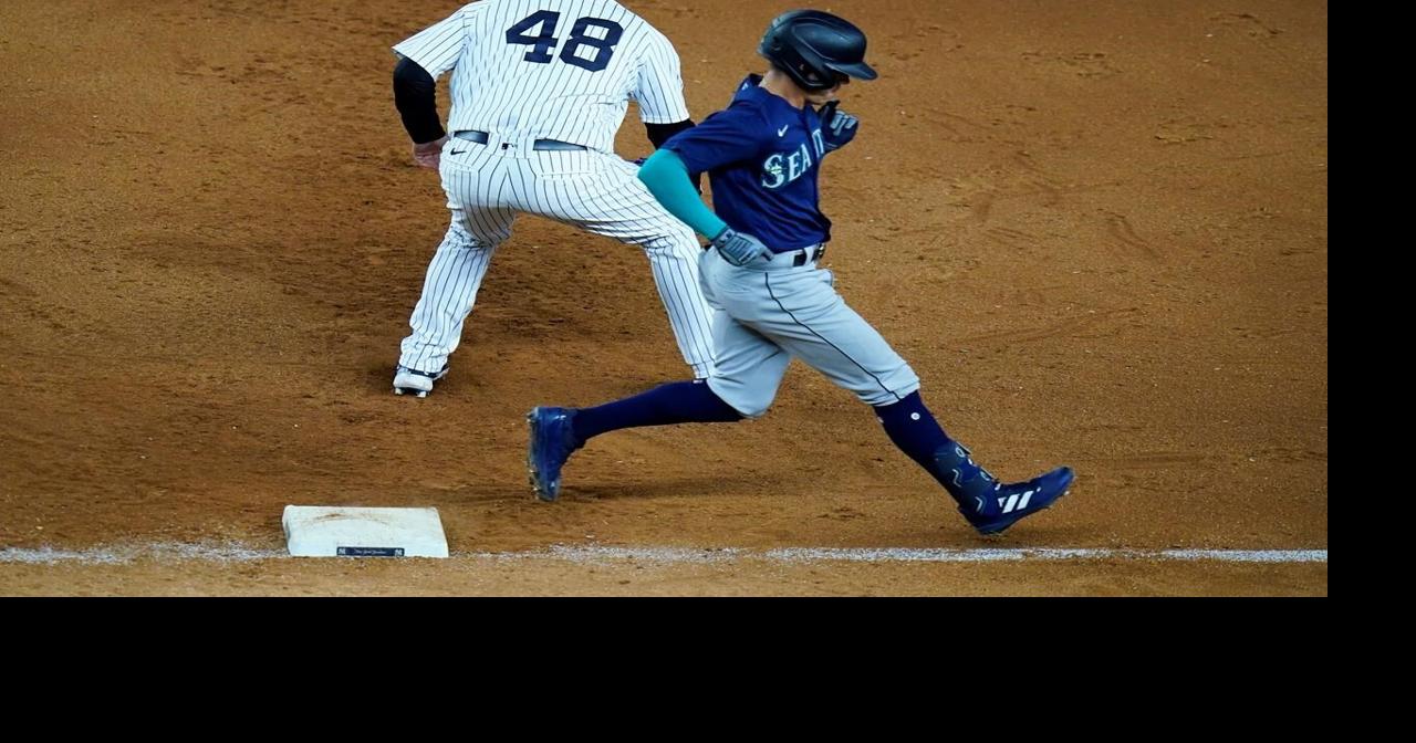 Josh Donaldson celebrates bobblehead day with game-winning homer