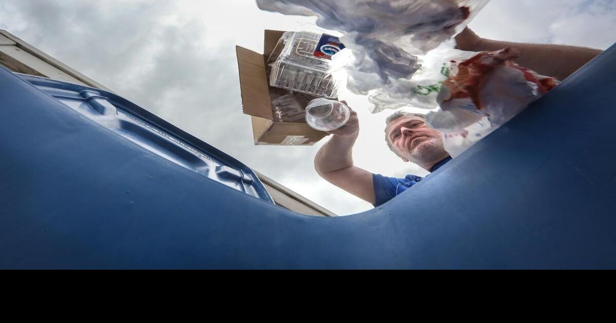 Calgary eyes ban or fees on disposable plastic cups, straws and bags