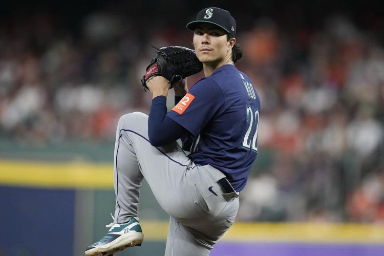 Seattle starter Bryan Woo exits after throwing warmup pitches in 6th vs. Astros