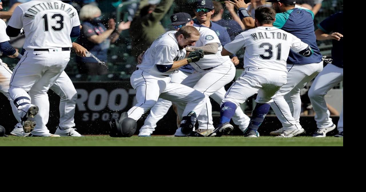 Mariners rally past A’s in 10th, improve to 5-0 in extras