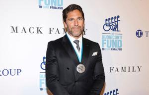 Henrik Lundqvist and Wayne Gretzky re-sign multiyear deals with TNT Sports