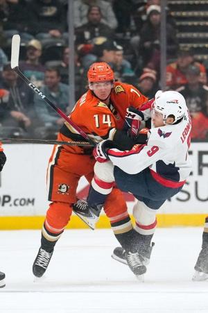 Capitals place goalie Charlie Lindgren, forward Ryan Leonard on injured reserve