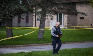 布罗克维尔家中发现三人死亡，青少年被指控一级谋杀