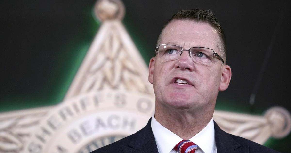 The Secret Service again faces scrutiny after another gunman targets Trump