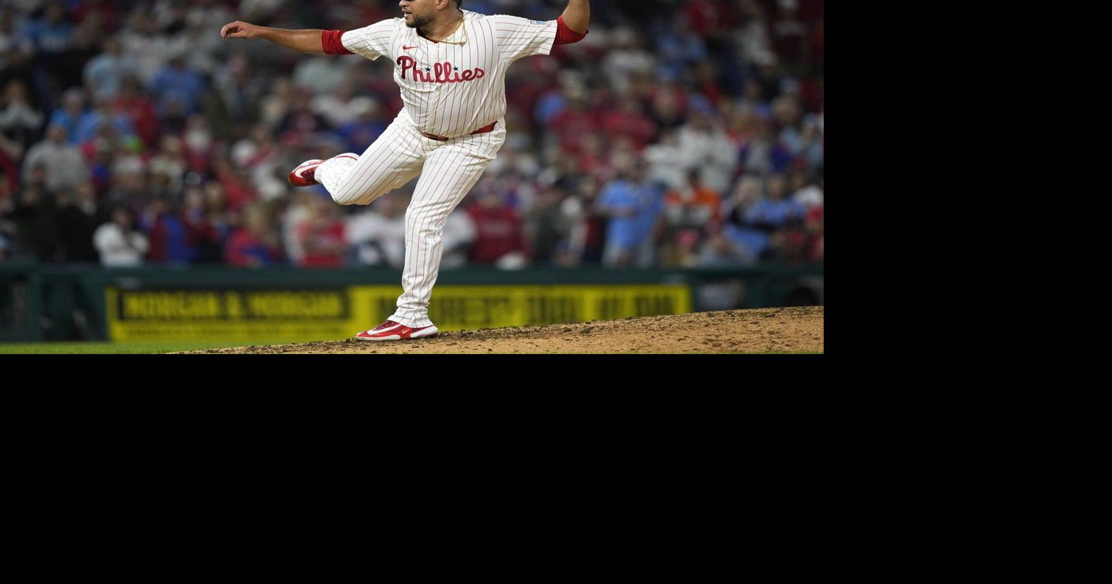 Carlos Estévez finalizes a $22 million, 2-year contract with the Kansas City Royals