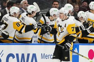 Kris Letang becomes 1st NHL defenseman with 5 points in a period, Penguins bury Islanders 7-0