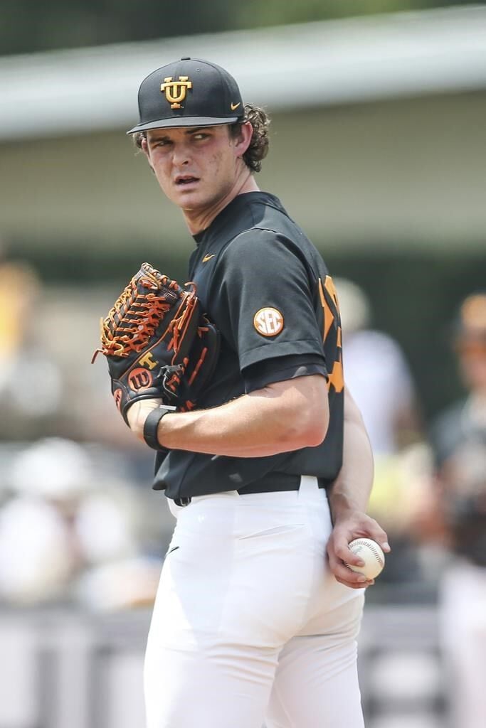 Southern Miss jumps to 4-0 lead over Tennessee before Game 1 is