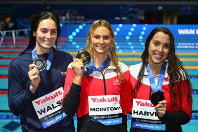 Summer_McIntosh_medals.JPG