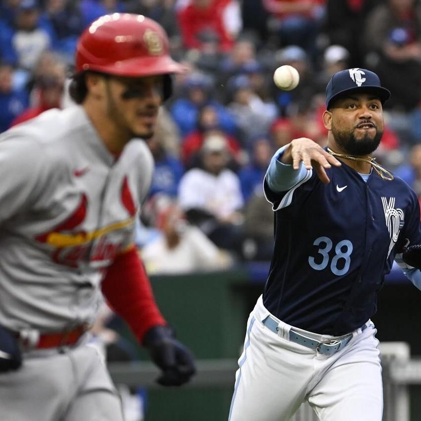 Wainwright, Arenado lead Cardinals to 10-0 romp over Royals