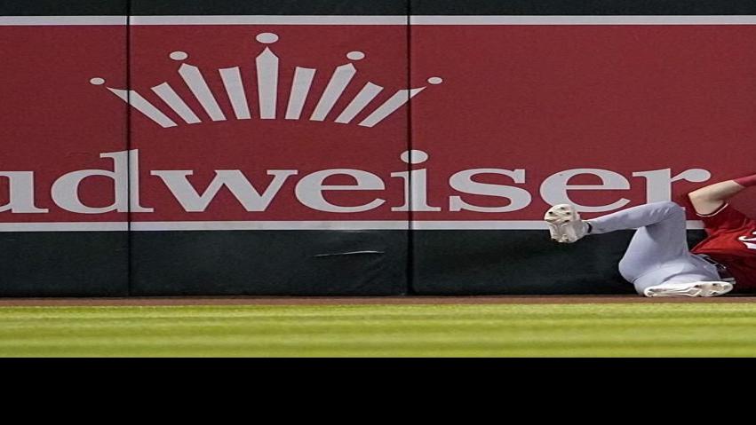 Young fan steals home run ball from leaping Reds outfielder Spencer Steer,  ruled interference