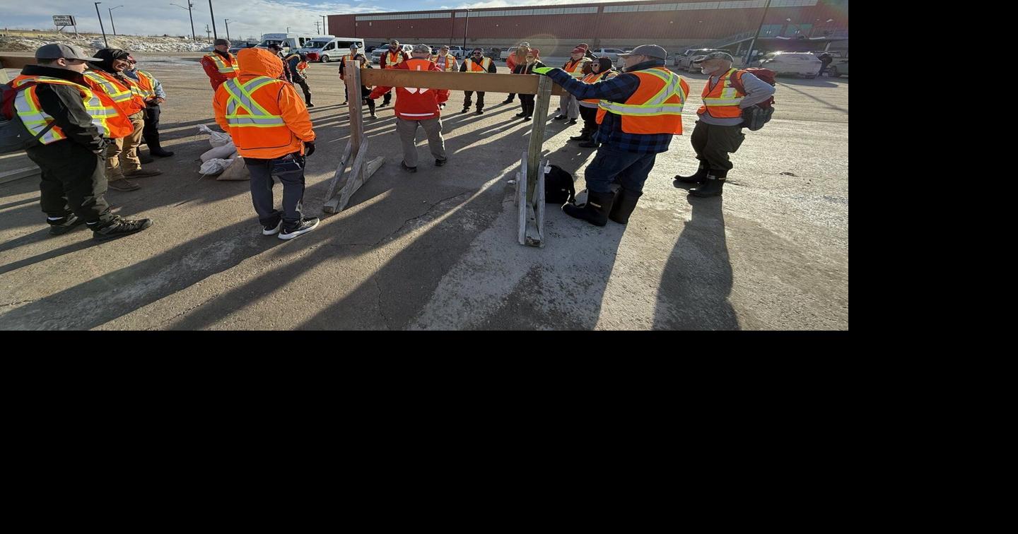 'All hands on deck:' Manitoba asks civil servants to help flood prep on First Nation