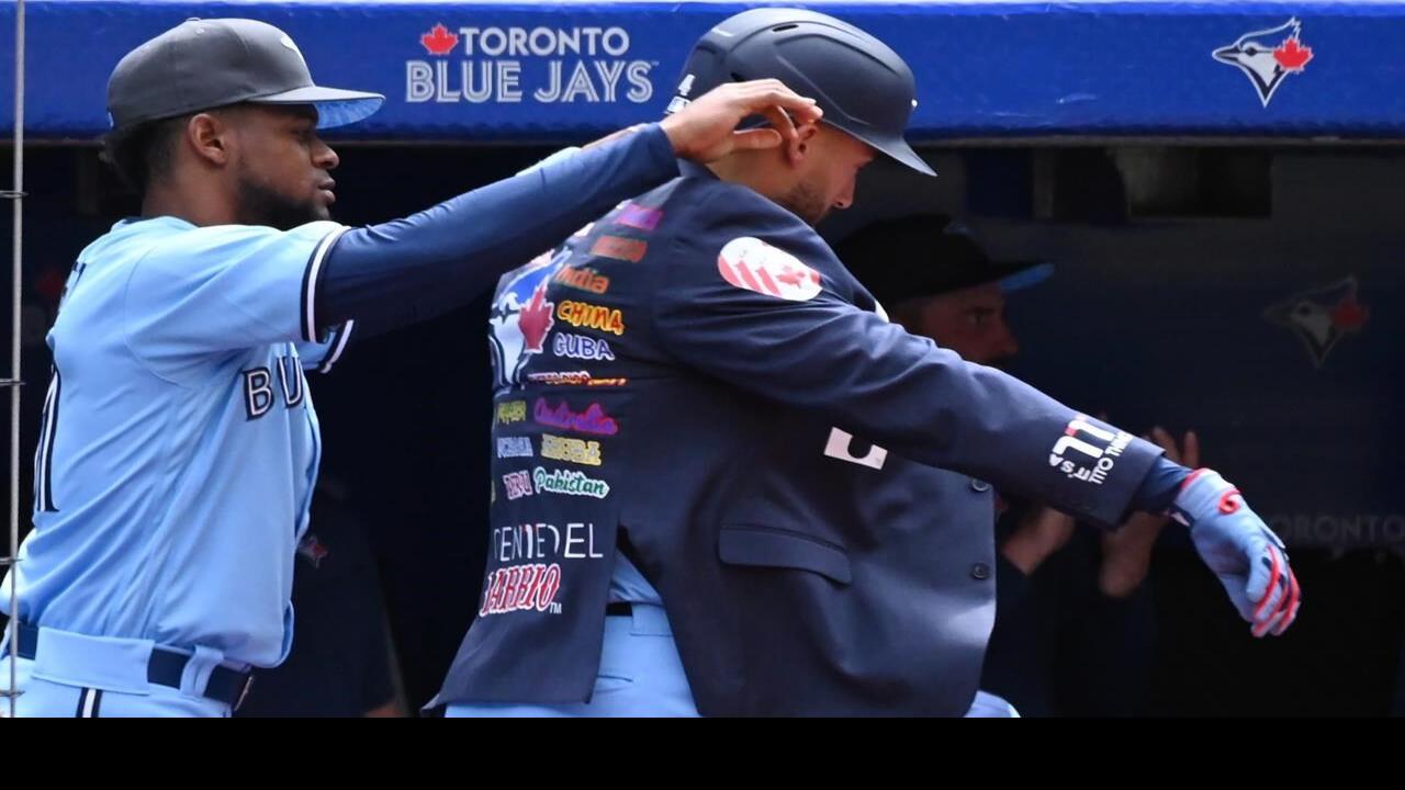 Josh Donaldson swaps jerseys with Vladimir Guerrero, Jr. in MVP moment