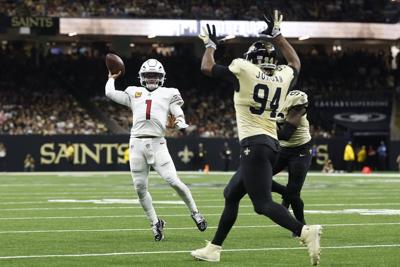 Murray throws 2 TD passes to help the Cardinals hold on 20-13 in Saints coach Moore's debut