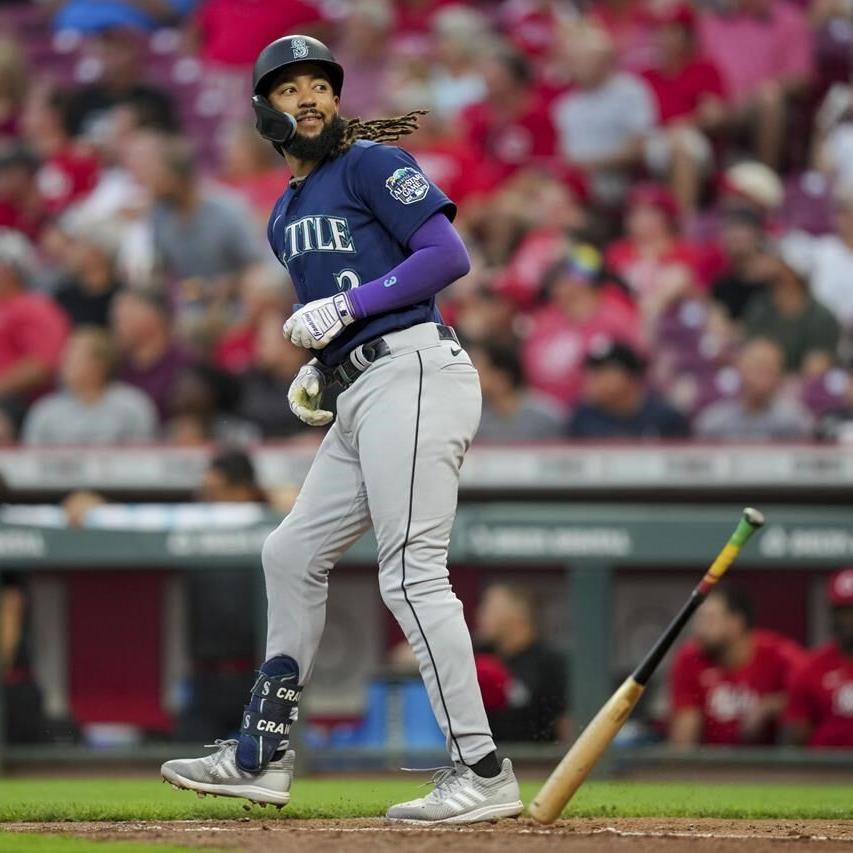 Crawford, Raleigh fuel big inning, M's escape Cincy with win