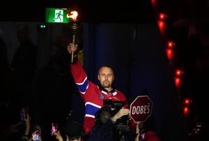 Former Canadiens goalie Halak carries torch to raucous ovation before playoff game Former Canadiens goalie Halak carries torch to raucous ovation before playoff game