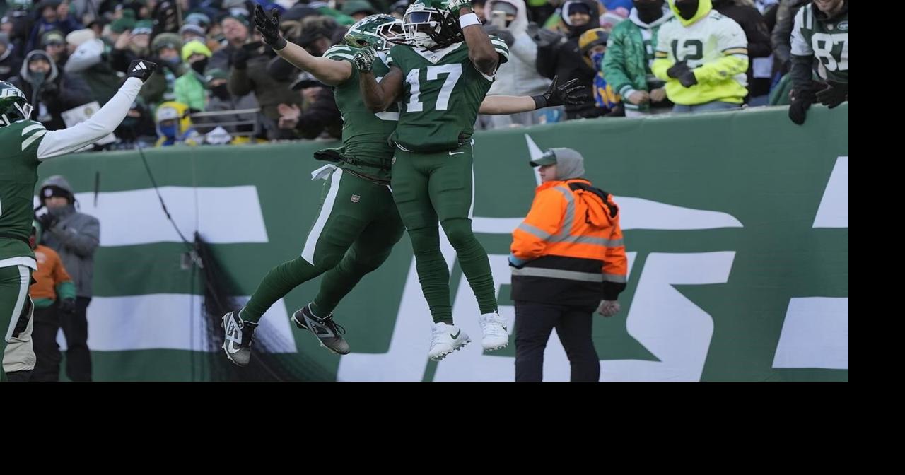 Jets wide receiver Davante Adams sits out practice with a hip ailment, Aaron Rodgers a full go