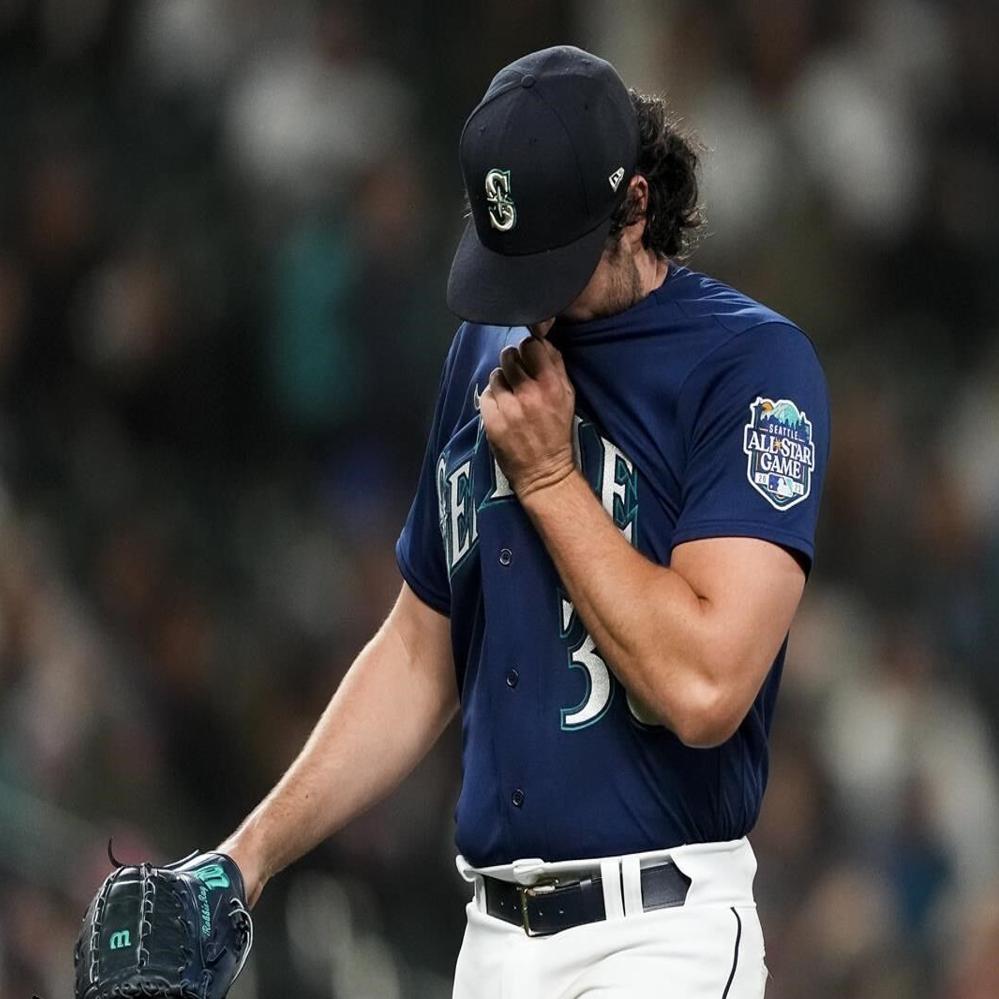 Mariners taken aback by fan throwing ball on field and grazing