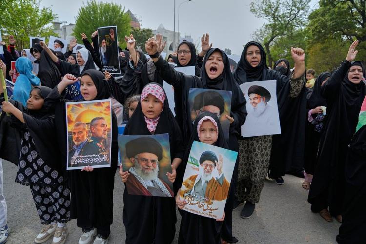 Pakistani Shiites rally to denounce US-Israeli strikes on Iran as US ...