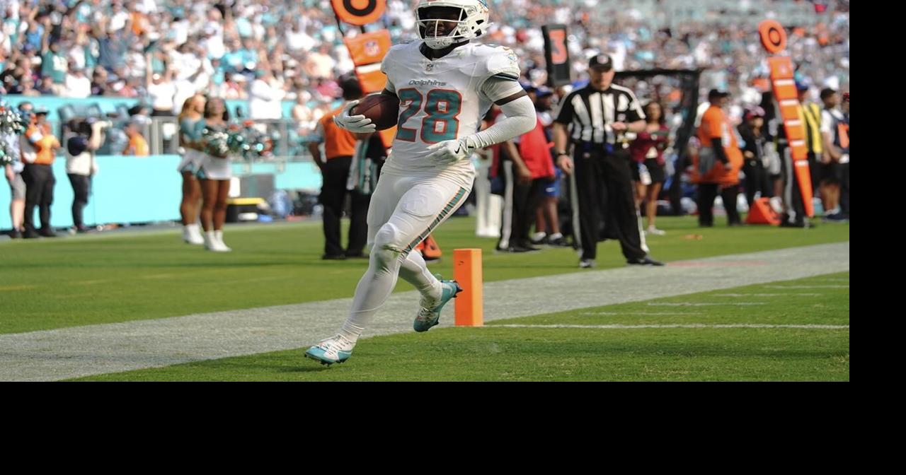 Tagovailoa carves up Pats with 4 TDs, Dolphins win 3rd straight game with 34-15 rout of New England