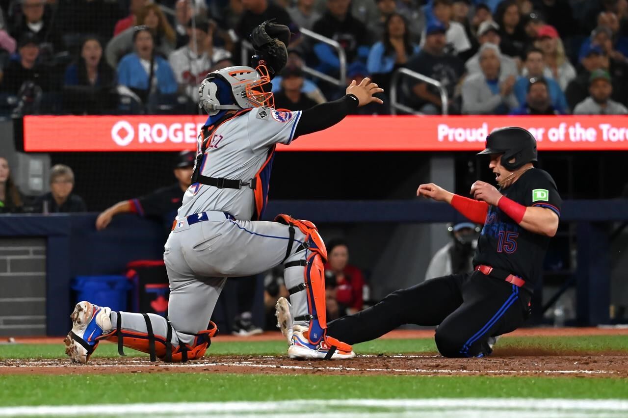 Mets take advantage of sloppy defence in 3 2 victory over Blue Jays