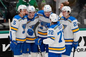 Holloway has hat trick in injury return to lead Blues past Kraken, 5-1