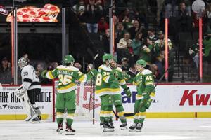 Zuccarello gets tiebreaking goal late in 3rd period, Wild rally to beat Kings 3-1