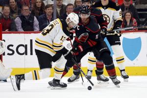Flyers, Bruins teammates before trade deadline on opposites sides in their 1st game with new teams