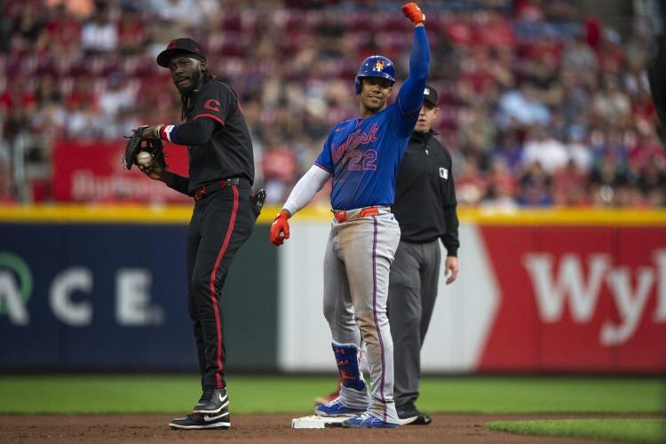 Díaz escapes in 9th inning as Mets hang on to beat Reds 5-4