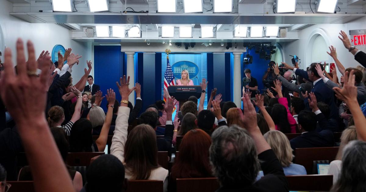 US shortens foreign journalist visas to 240 days, cuts visas for Chinese reporters to 90 days