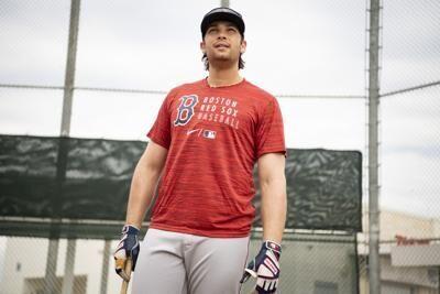 Triston Casas shows off his pregame routine at Fenway, collects