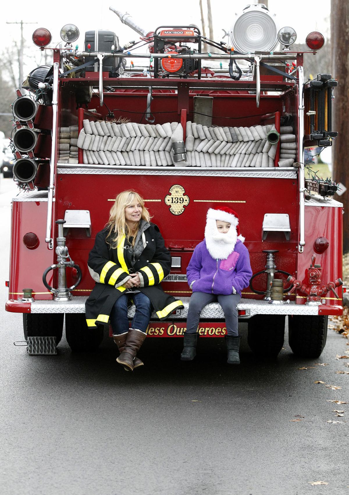 north attleboro 39 s santa parade brings delight to big and christmas parade chicago