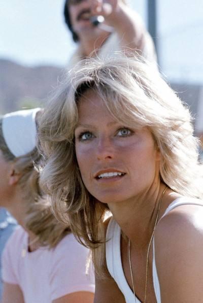 Farrah Fawcett Dies At 62 Local News Thesunchronicle Com Farrah fawcett, a star of the television classic charlie's angels, succumbed to cancer on thursday after receiving last rites. farrah fawcett dies at 62 local news