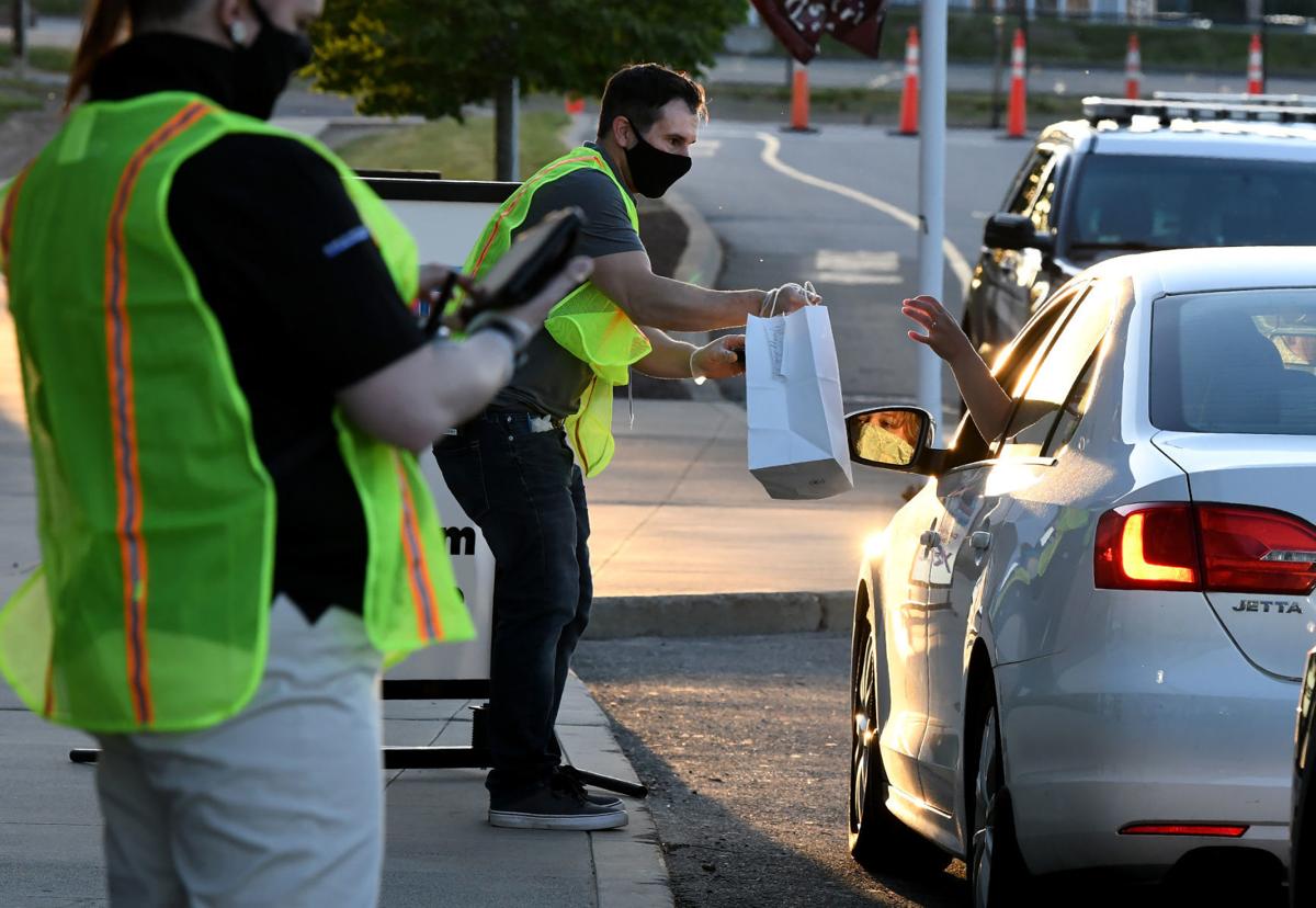 Drive In Movie Scene At Patriot Place A Hit With People Seeking Safe Outlet For Entertainment Local News Thesunchronicle Com