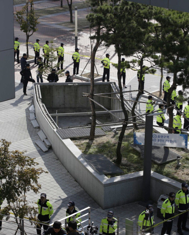 16 dead in accident at South Korean concert Nation World