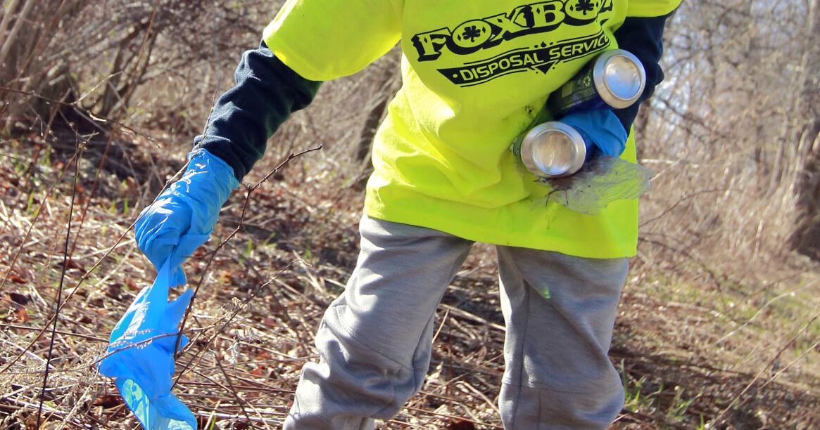 Hundreds of volunteers fan out to clean up Foxboro