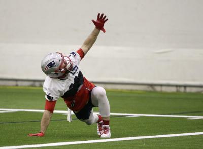Edelman Keeps Pats Locker Room Loose With His Wit Nicknames Local Sports Thesunchronicle Com