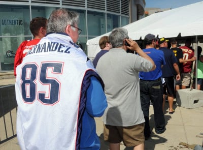 Hundreds of Patriots fans line up to exchange their Aaron Hernandez jerseys  – New York Daily News