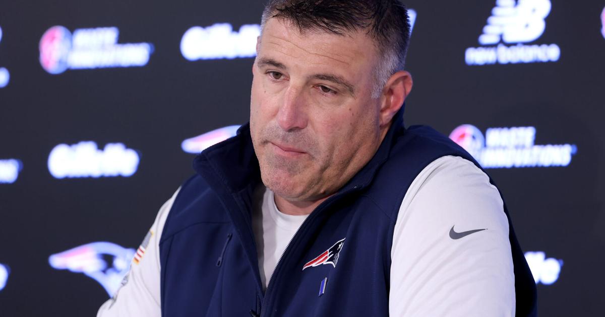 Patriots coach Mike Vrabel is seeking counseling and will miss Day 3 of the NFL draft, report says thumbnail