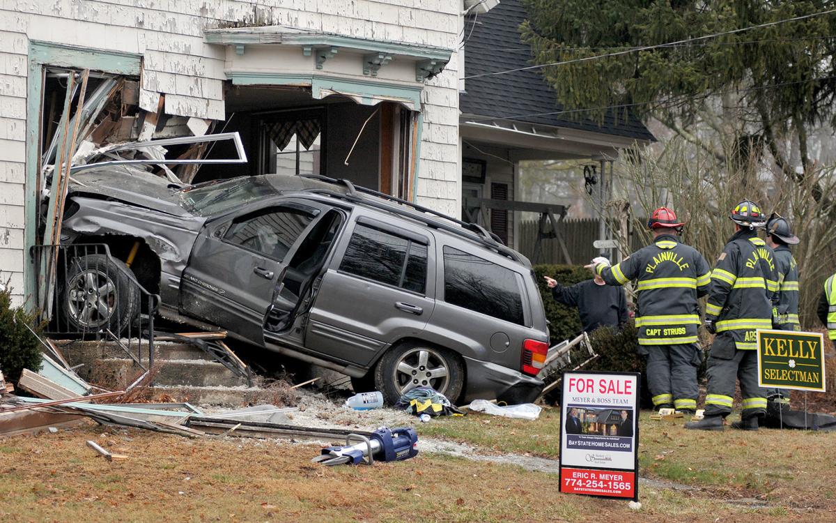 Driver injured after SUV crashes into house in Plainville Local News