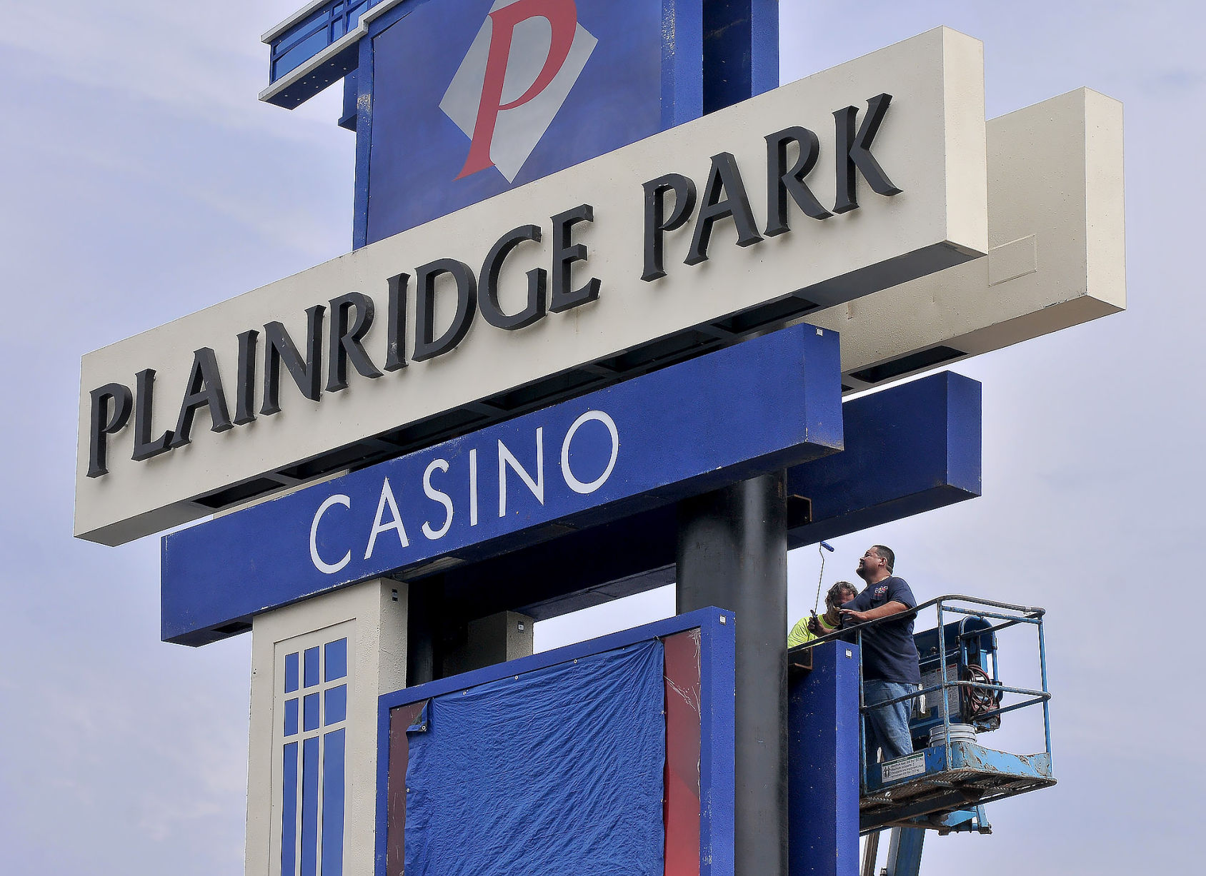 plainridge park casino hours