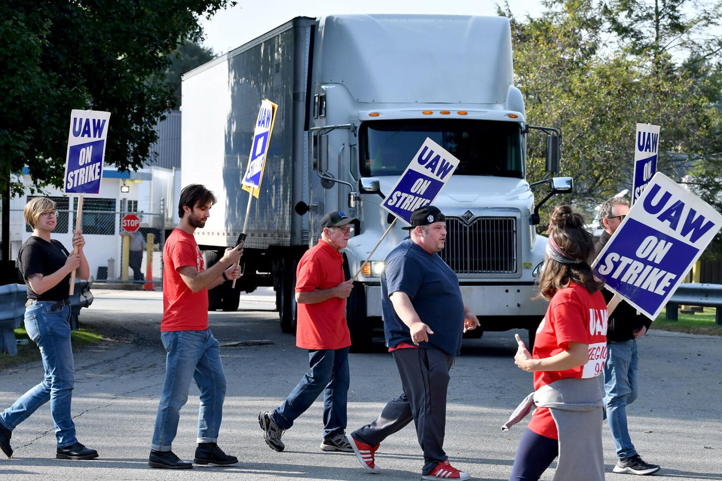 Mansfield auto parts distribution plant to close by 2025 under new UAW