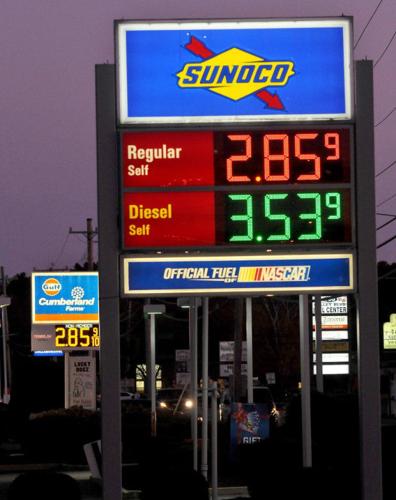 Gas Prices Still Falling But Attleboro Area Drivers Keep Looking For Best Deal Local News 